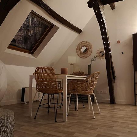 Logement Cosy Renove Au Pied De La Cathedrale Avec Climatisation Reims Bagian luar foto