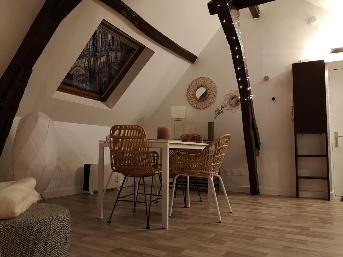 Logement Cosy Renove Au Pied De La Cathedrale Avec Climatisation Reims Bagian luar foto